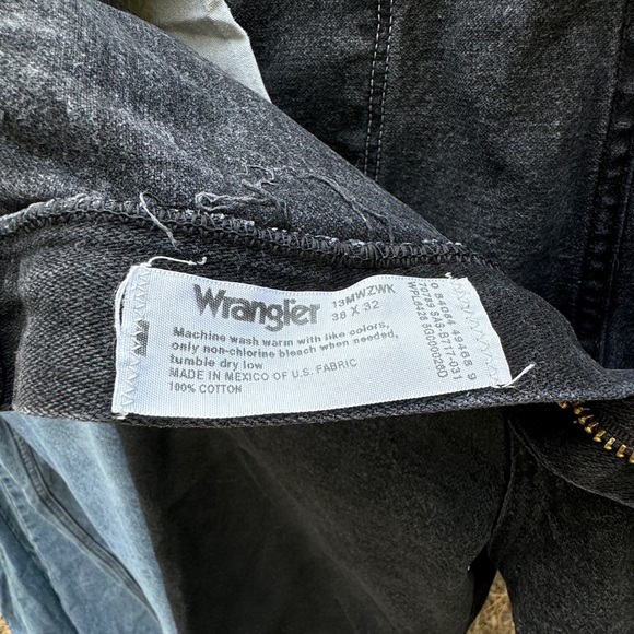 Men’s Wrangler Black Jeans label says 38” x 30” - actual is 36” x31” - Picture 4 of 6